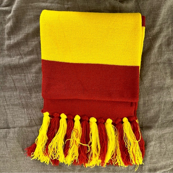 🧣Gryffindor Hogwarts Officially Licensed - Picture 4 of 10